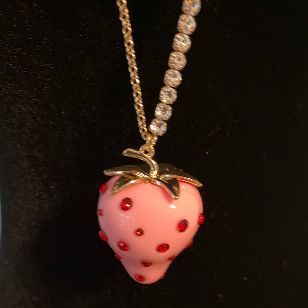 Betsey Johnson “New”  Pink Strawberry Pendent Necklace - Picture 2 of 9